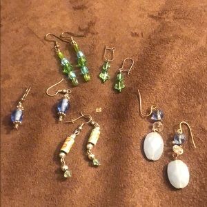 Set of 5 dangly earrings.